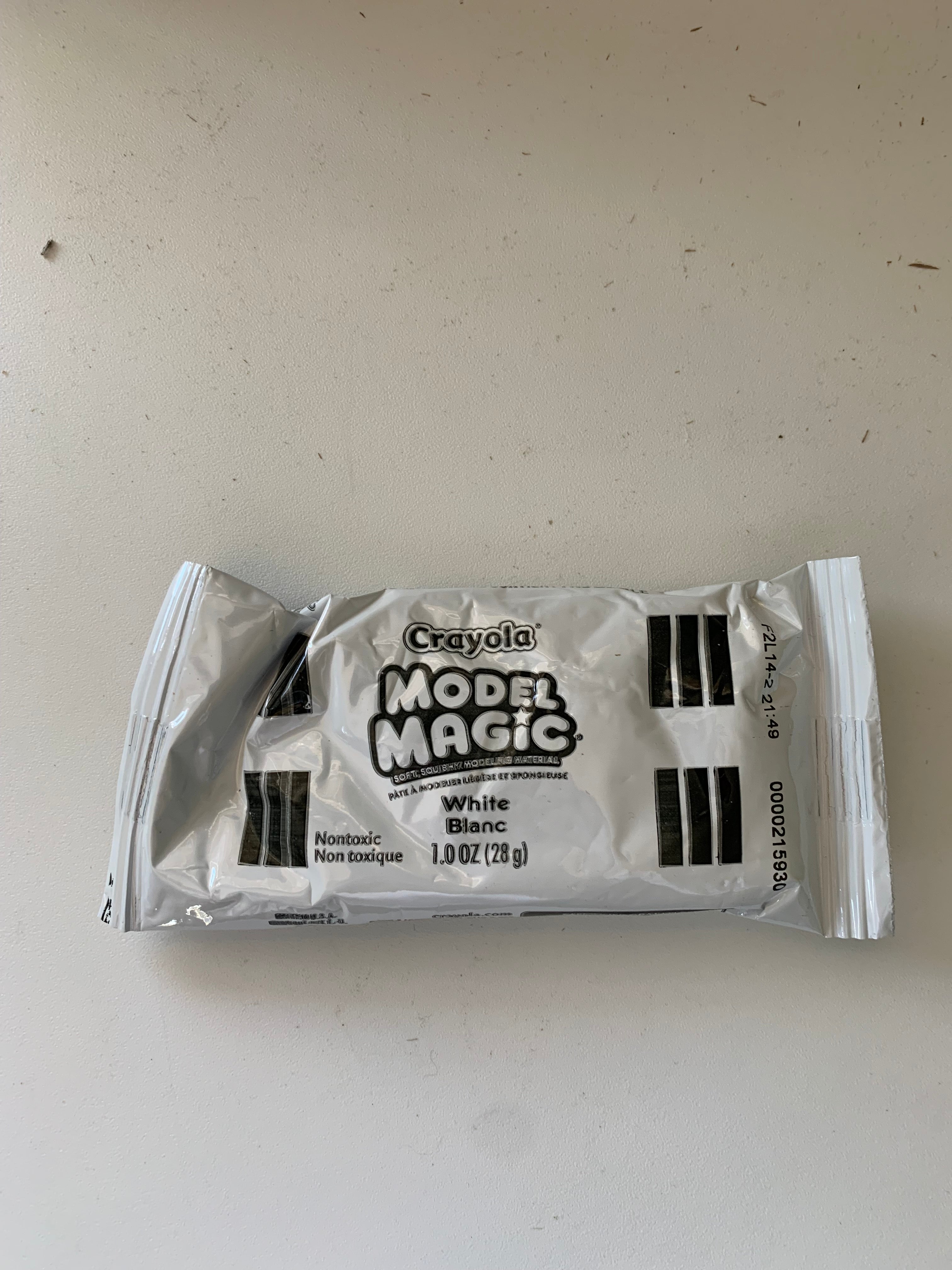 Crayola Model Magic Modeling Compound - White โ Outside The Box Creation